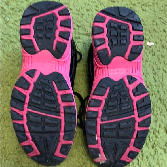 Ladies Reebok Shoes - Picture 2 of 4